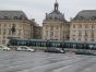  un tramway passant place de la Bourse